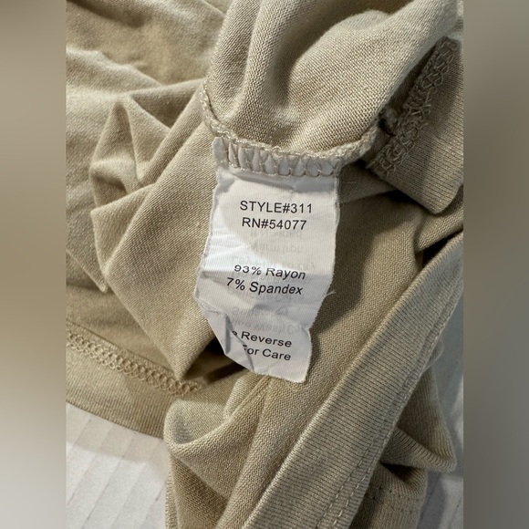 Cabi Tan Front Twisted Blouse Scoop Neck Short Sleeve Size Med Pre- Owned - Picture 8 of 8